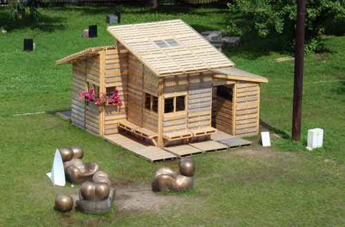 Cabane de jardin avec palette
