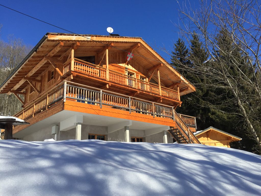 Chalet enneigé
