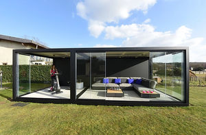 Abri de jardin en verre
