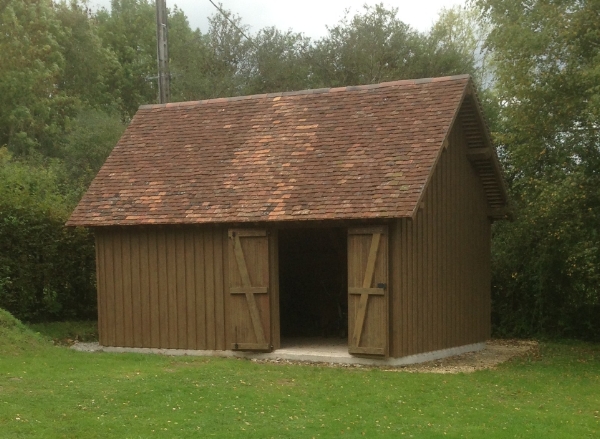 Petit hangar bois
