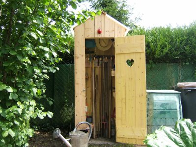 Cabane outils de jardin
