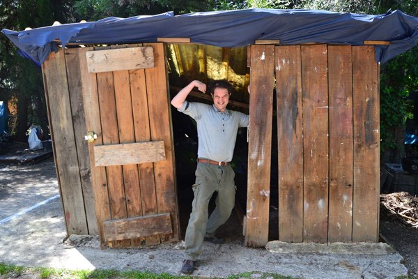 Cabane fond jardin
