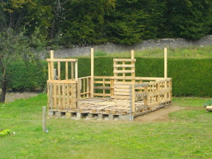 Fabriquer cabane jardin palette
