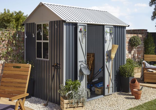 Cabane de jardin noire
