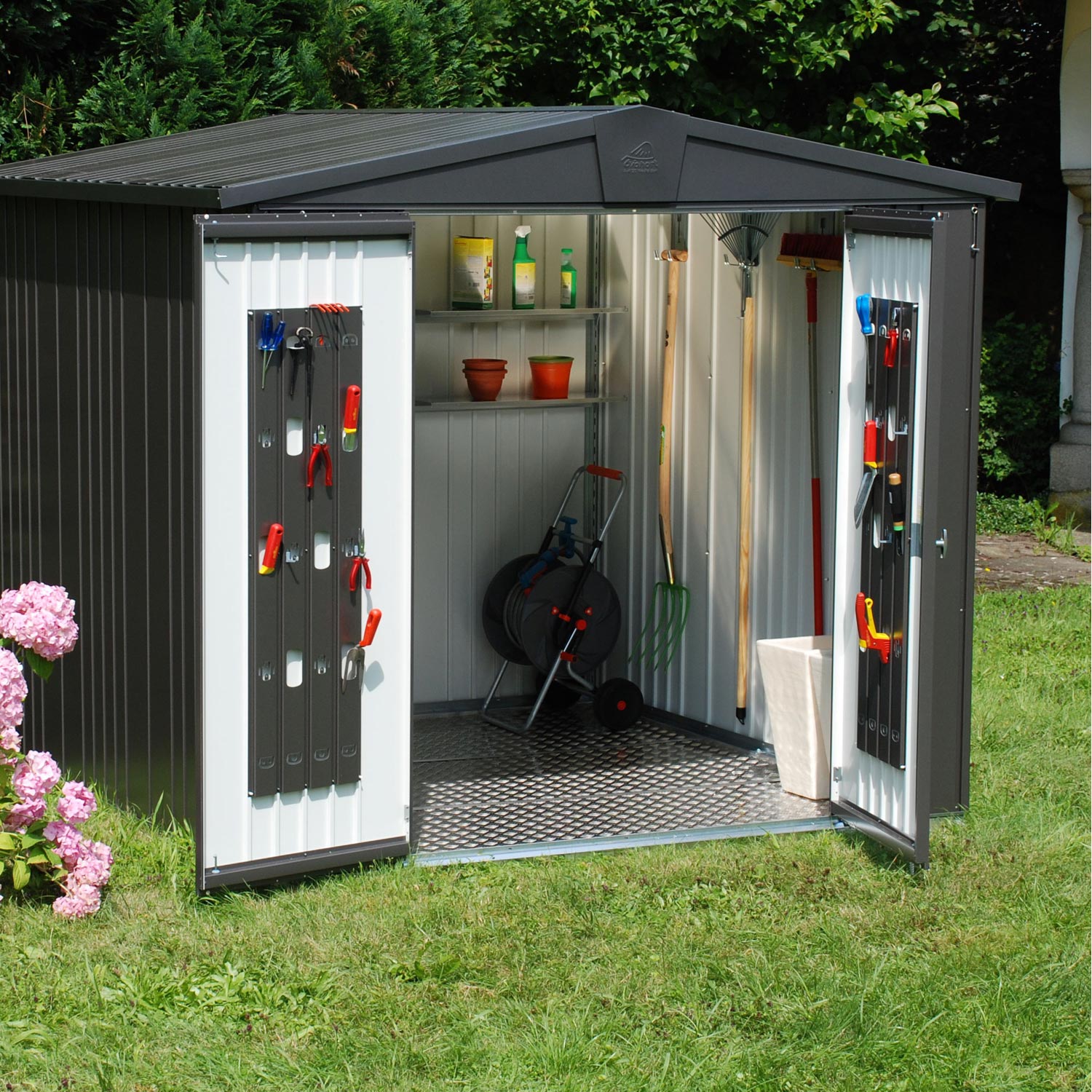 Isoler un abri de jardin en metal
