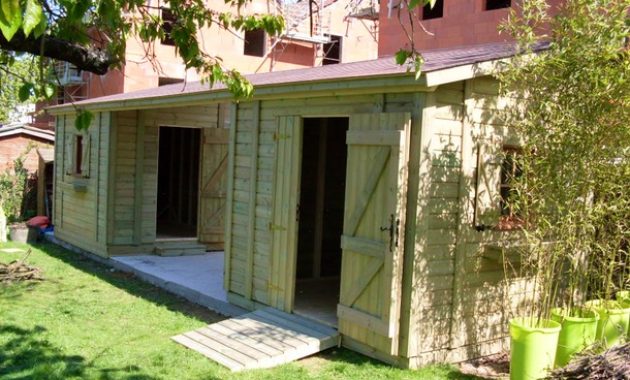 Abri de jardin en pvc marron
