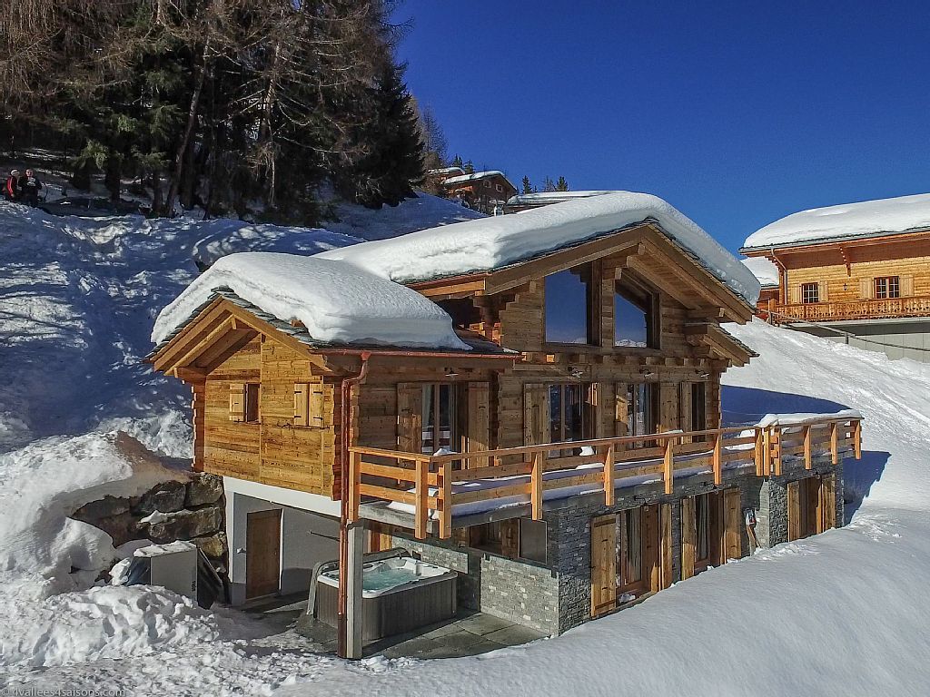 Chalet jacuzzi

