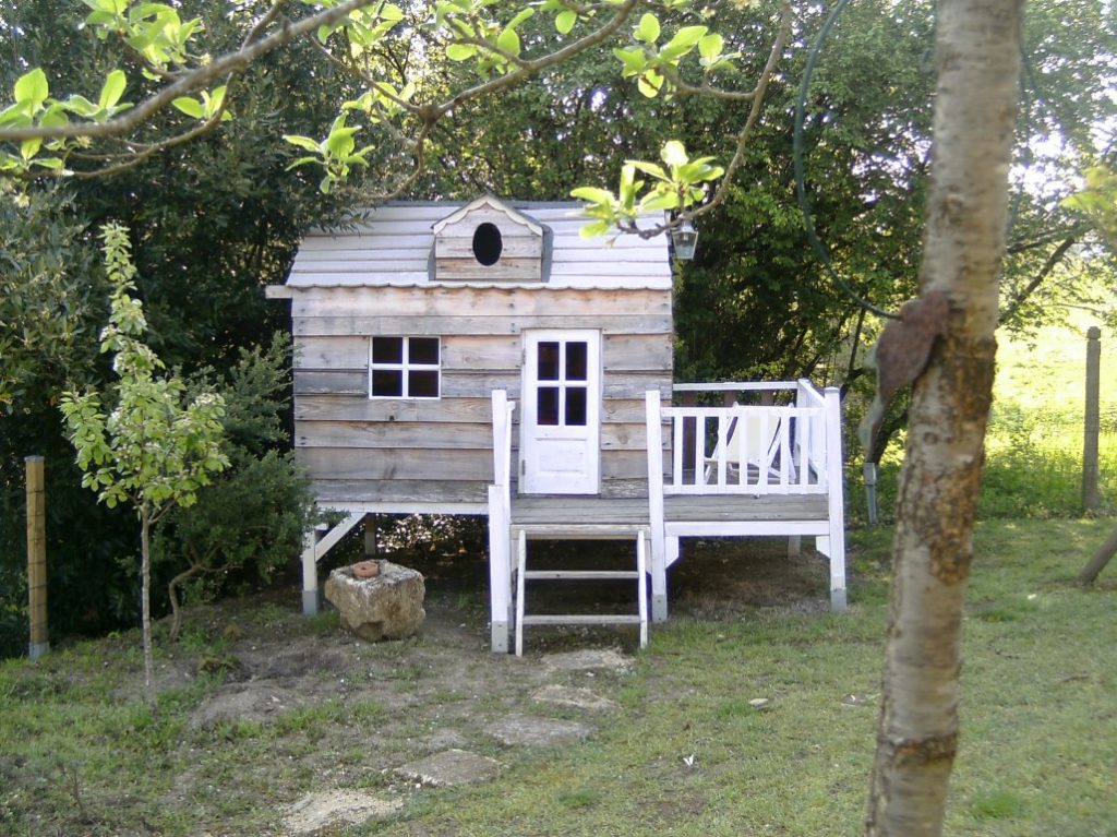 Chalet de jardin sur pilotis