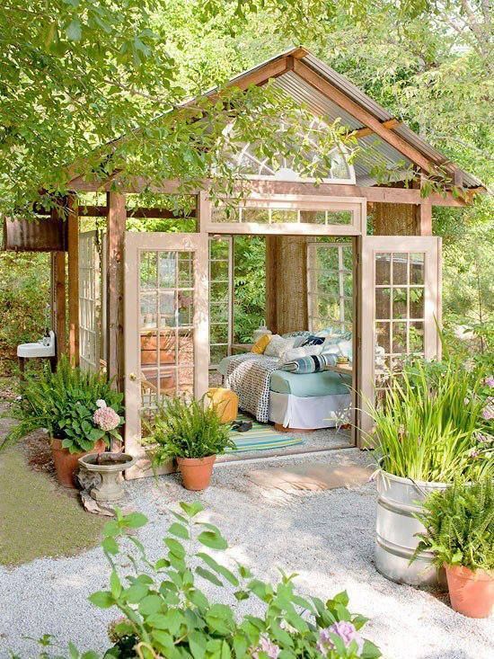 Cabane de jardin vitrée
