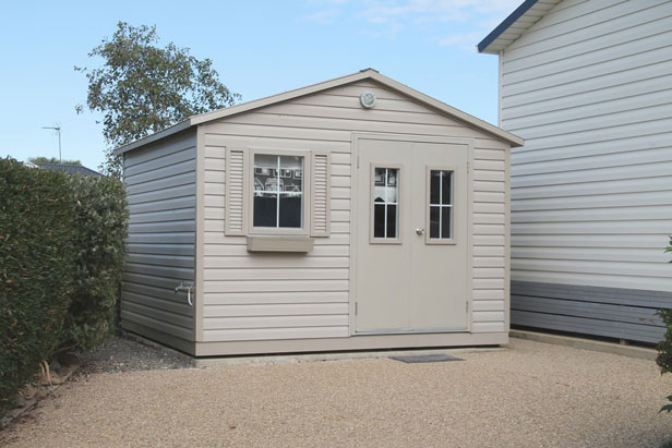 Installer un abri de jardin en résine
