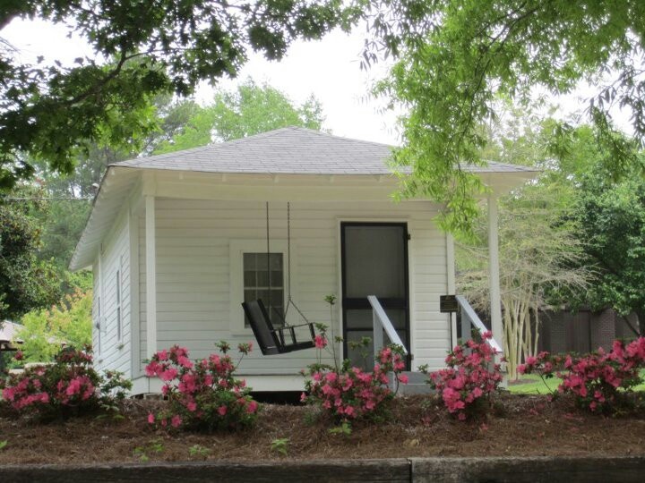 Cottage gladys