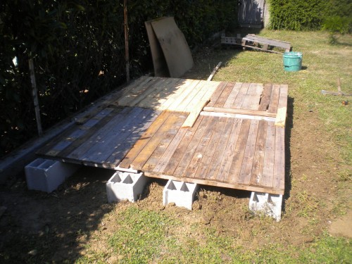 Faire une cabane de jardin en palette
