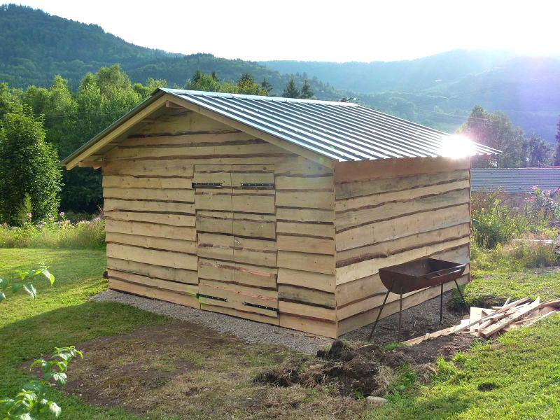 Construire cabane de jardin en palette
