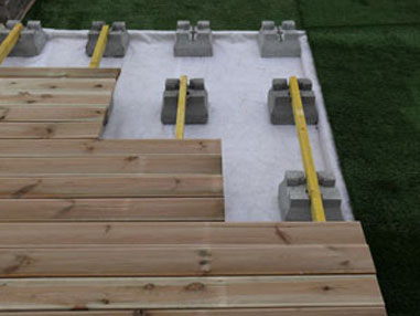 Abri jardin sur plot beton

