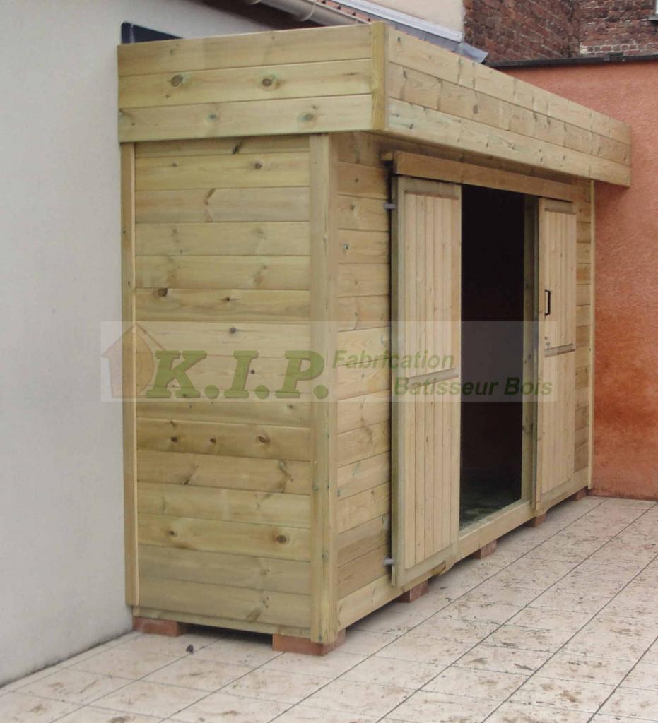 Abri de jardin contre un mur
