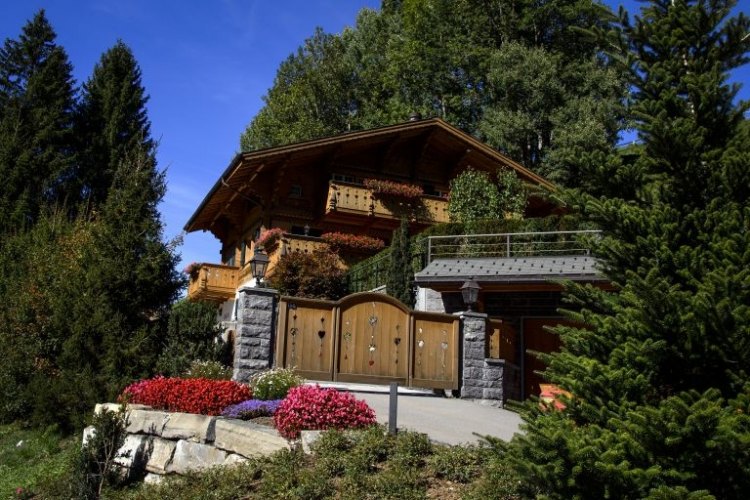 Chalet suisse johnny hallyday