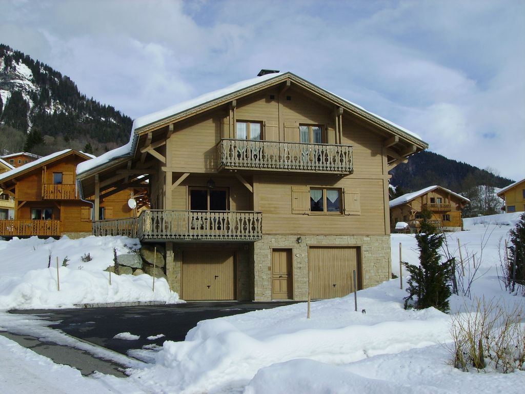 Location chalet praz sur arly pied des pistes