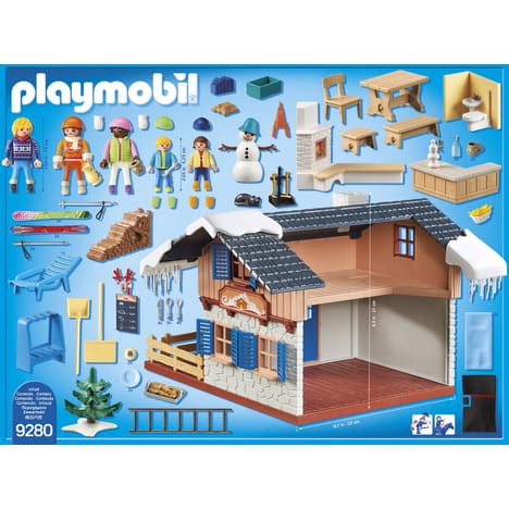 Chalet avec skieurs