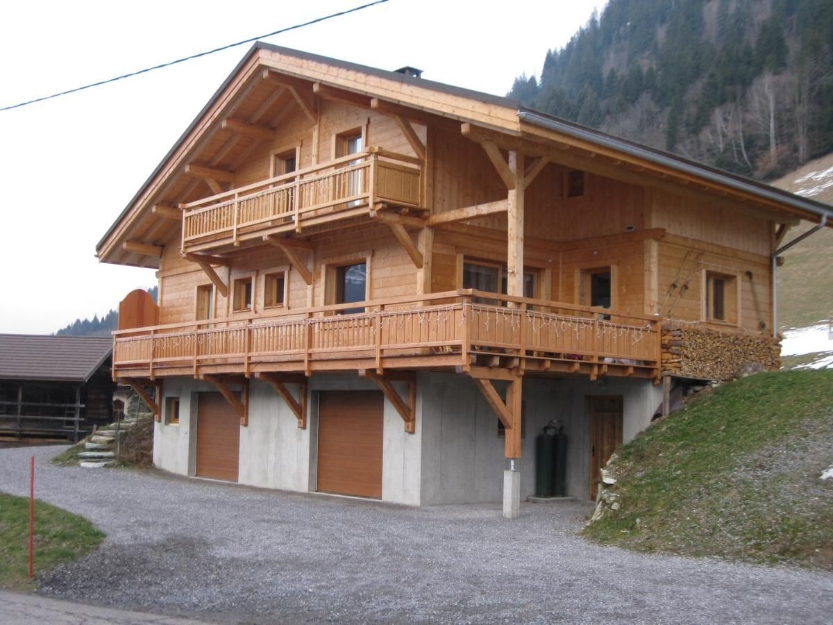 Balcon de chalet en bois