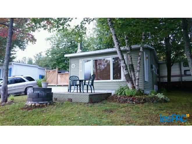 Chalet sur camping à vendre