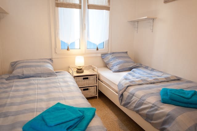 Airbnb gruissan chalet