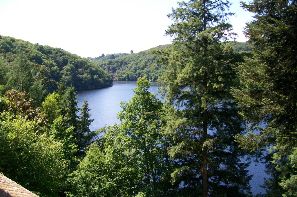 Le chalet du lac le châtenet-en-dognon