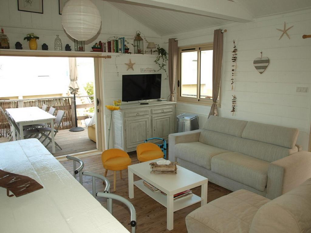 Location a l'annee chalet gruissan