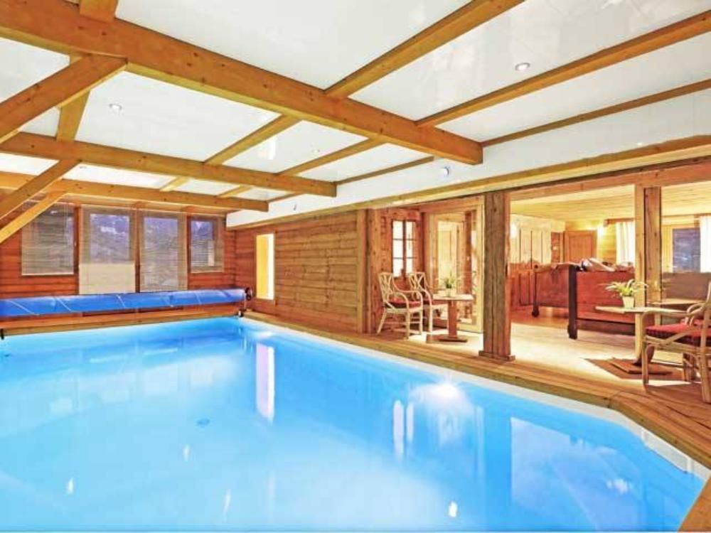 Chalet piscine intérieure