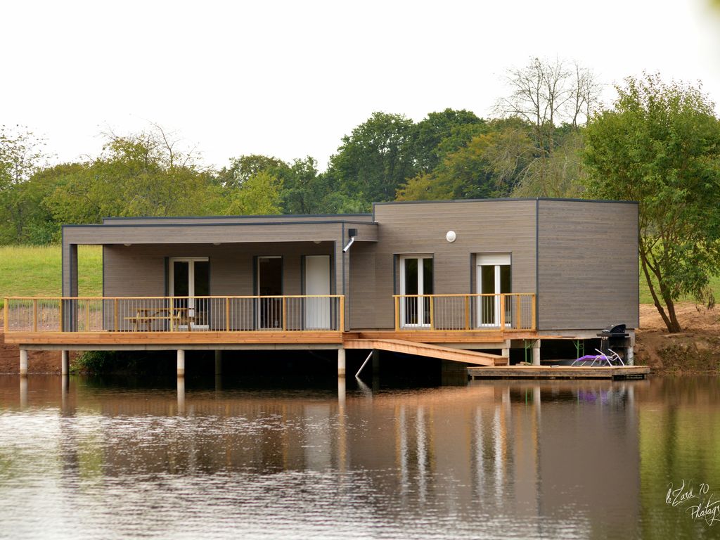 Chalet au bord d'un etang de peche