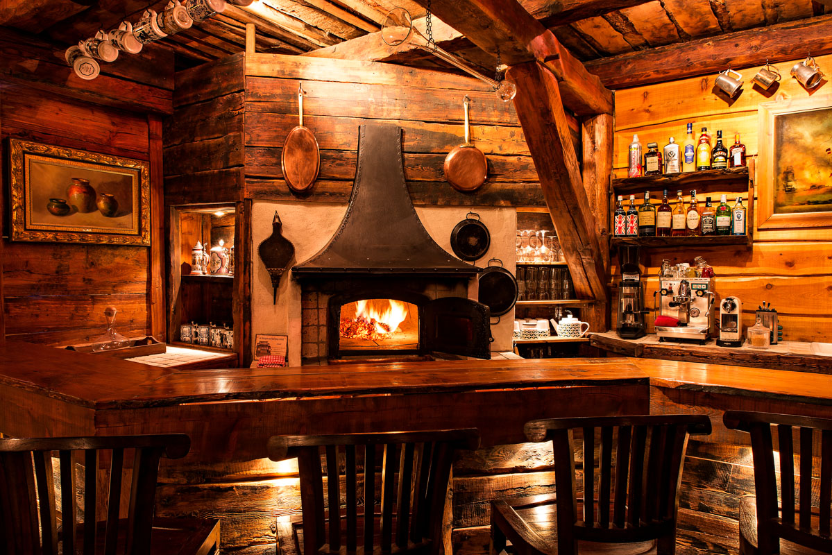 Chalet bar