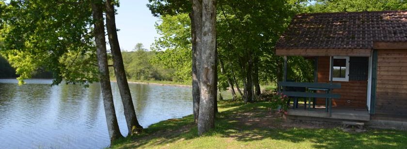 Etang de peche avec chalet