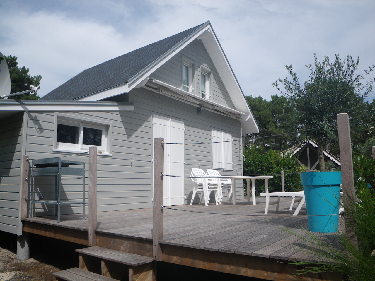 Chalet en bois peint