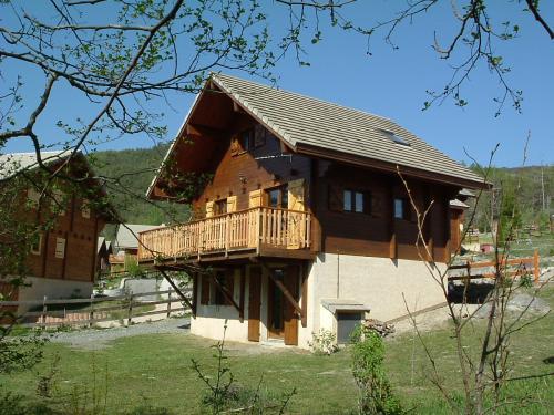 Location chalet st jean de montclar