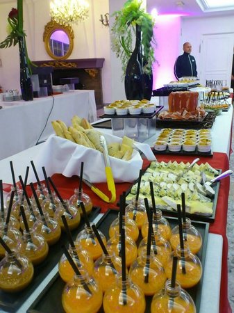Brunch chalet porte jaune