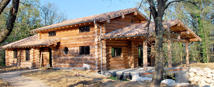 Chalet en rondin de bois habitable