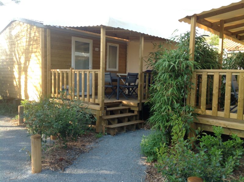 Au petit port de l'houmeau camping chalet rue des sartieres 17137 l'houmeau