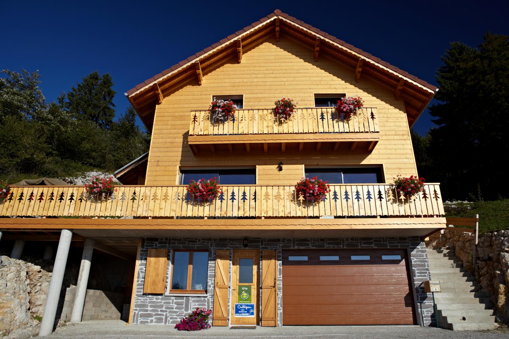 Chalet emeraude foncine le haut