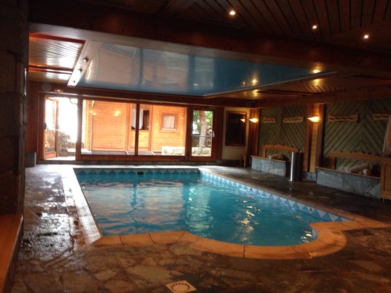 Location chalet piscine intérieure