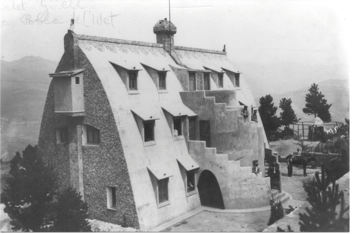 Antoni gaudí chalet de catllaràs