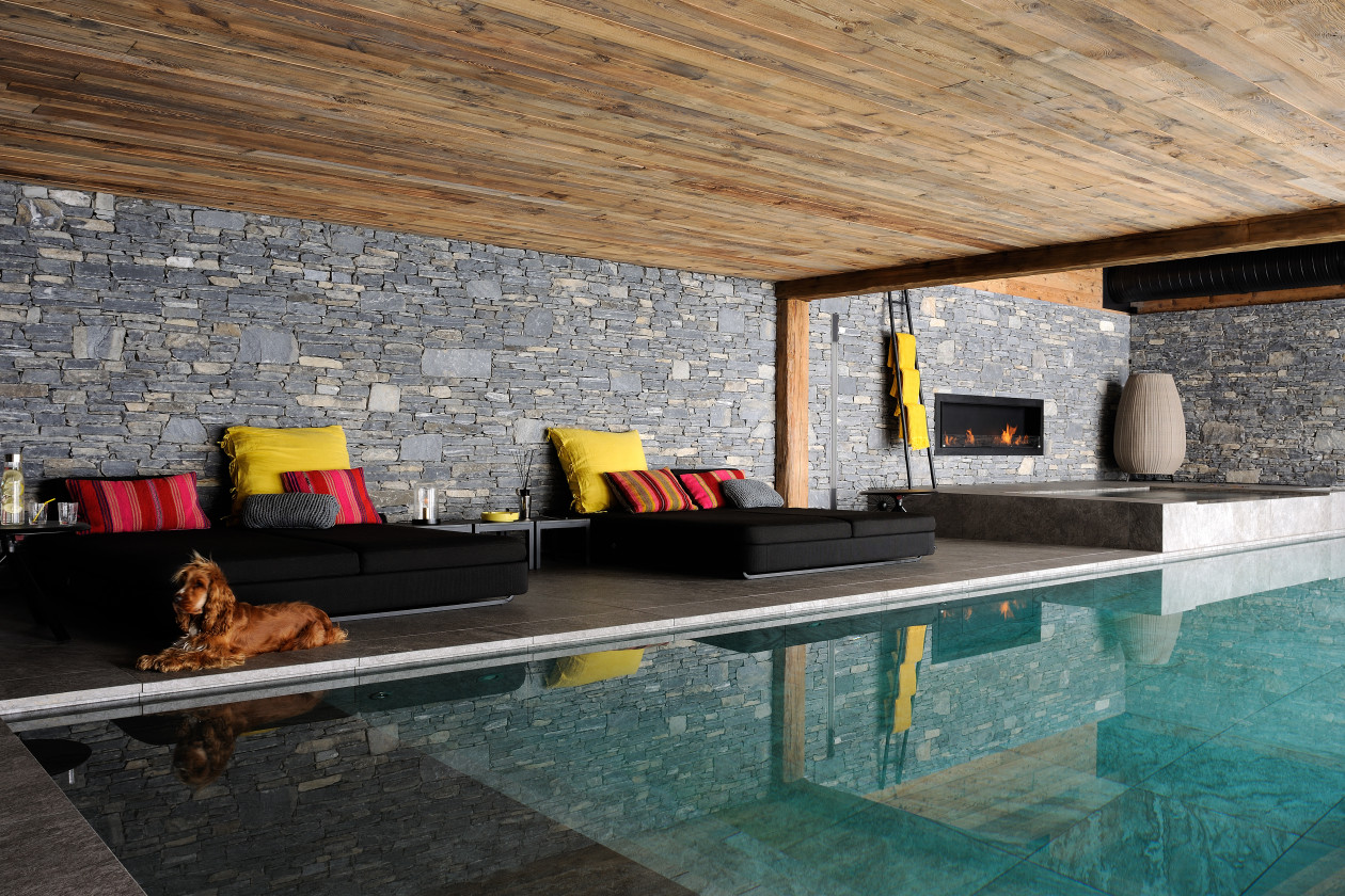 Chalet piscine interieur