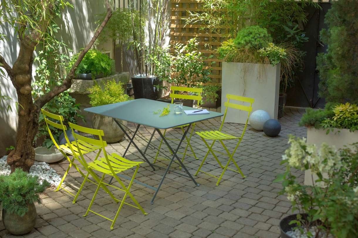 Salon de jardin en métal coloré