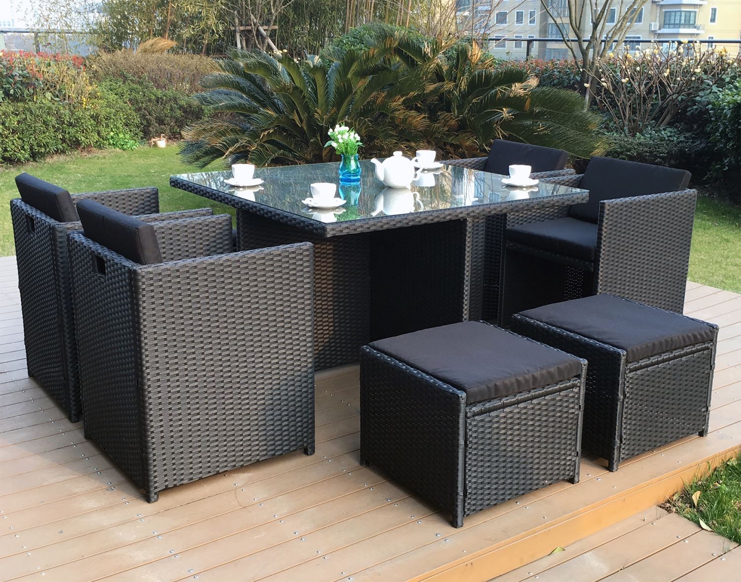 Salon de jardin table + 8 fauteuils en resine tressee