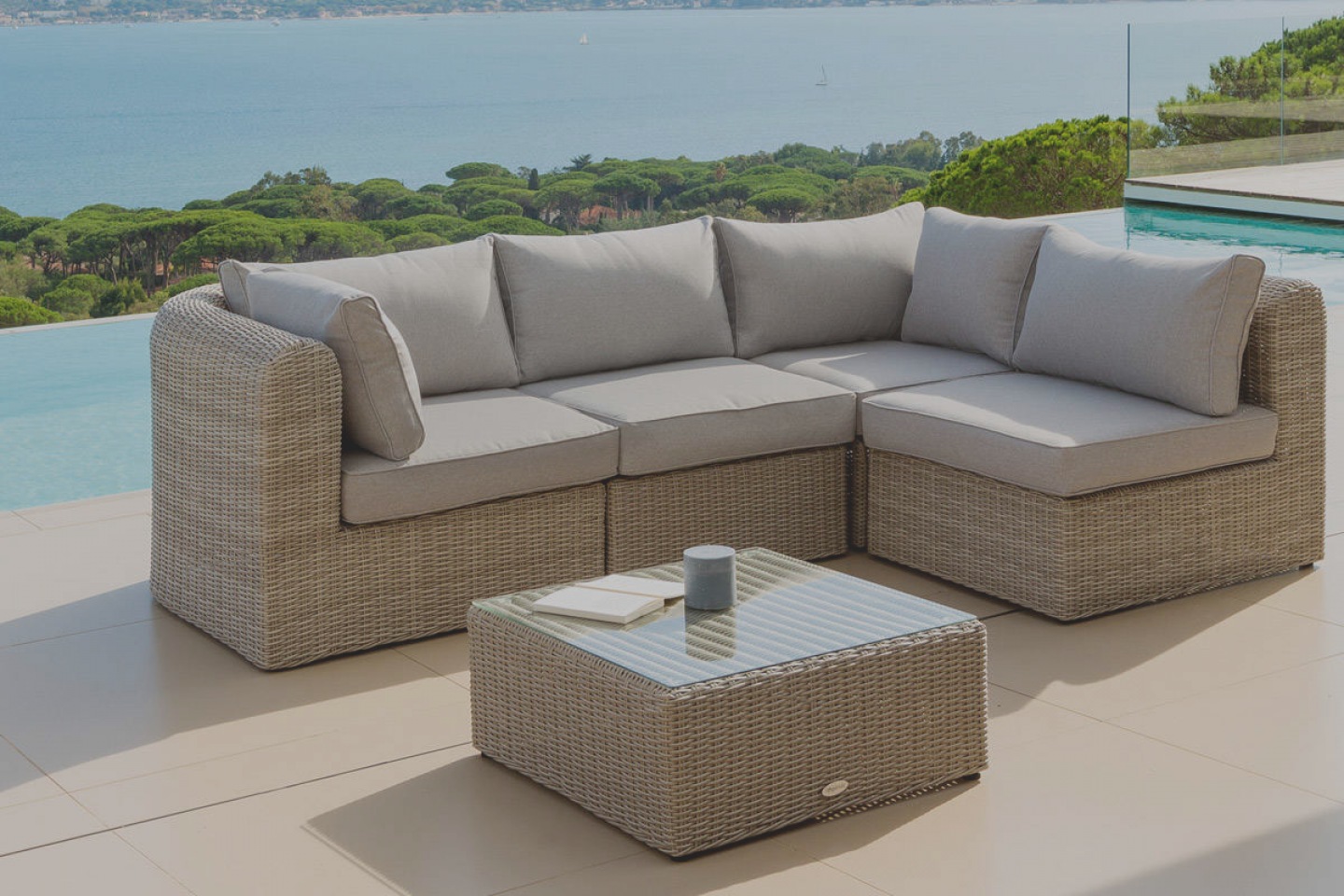 Mobilier de jardin resine hesperide
