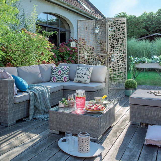 Salon de jardin bas angle