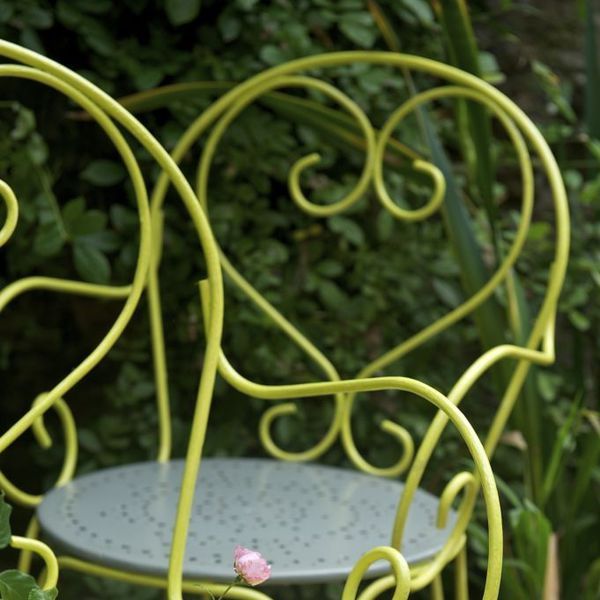 Repeindre un salon de jardin en fer forgé
