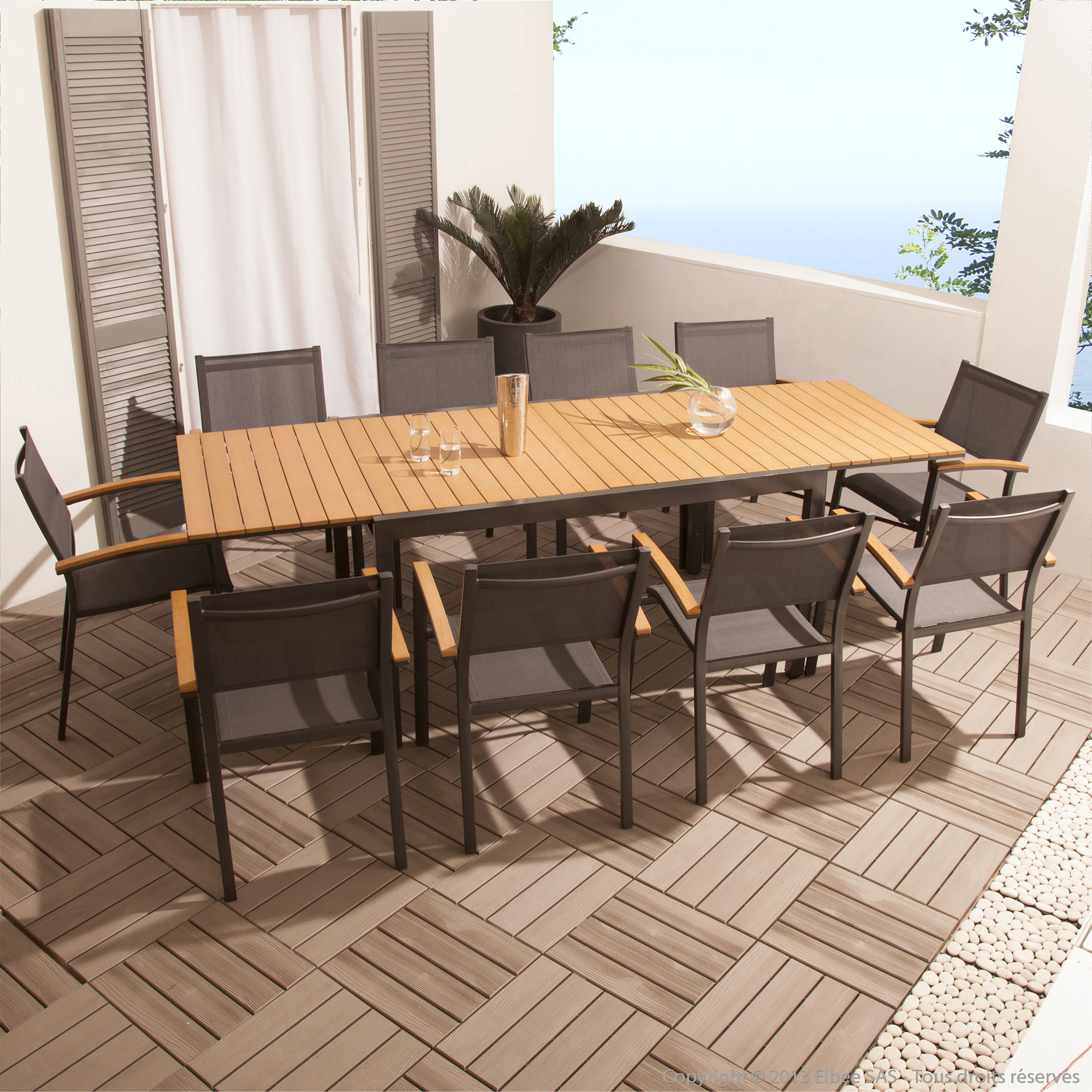 Salon de jardin bois composite