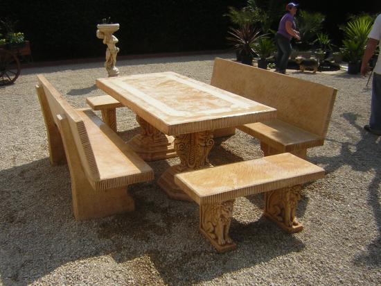 Salon de jardin en pierre