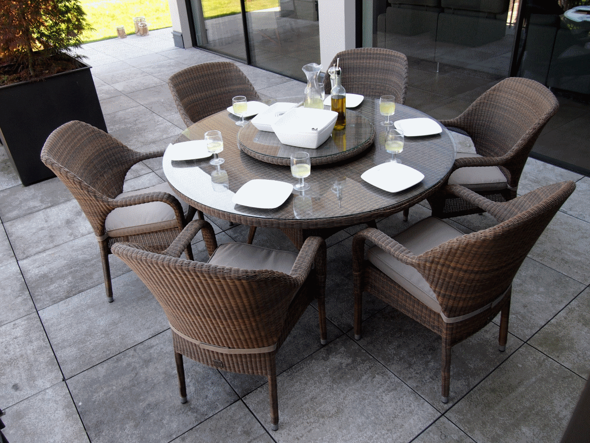 Table et fauteuil de jardin