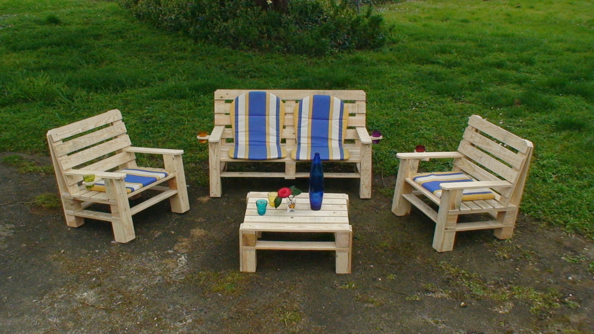 Salon de jardin en palette plastique