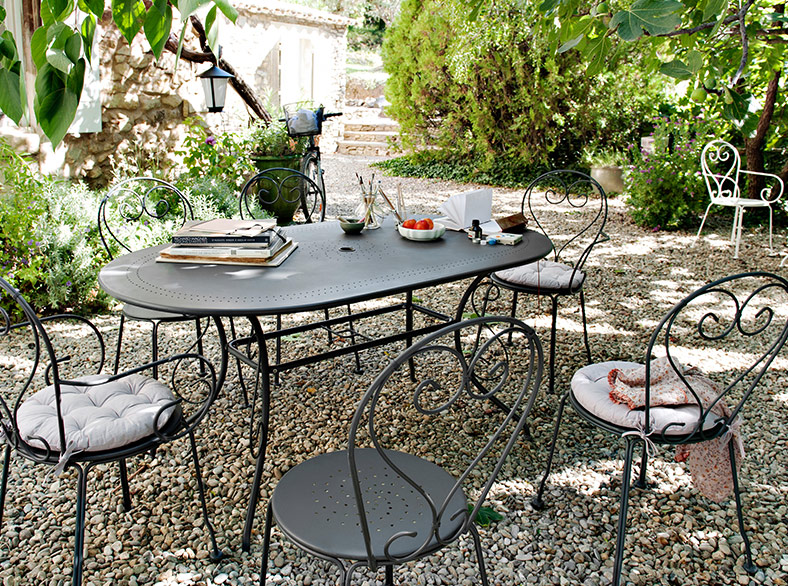 Table de jardin en fer